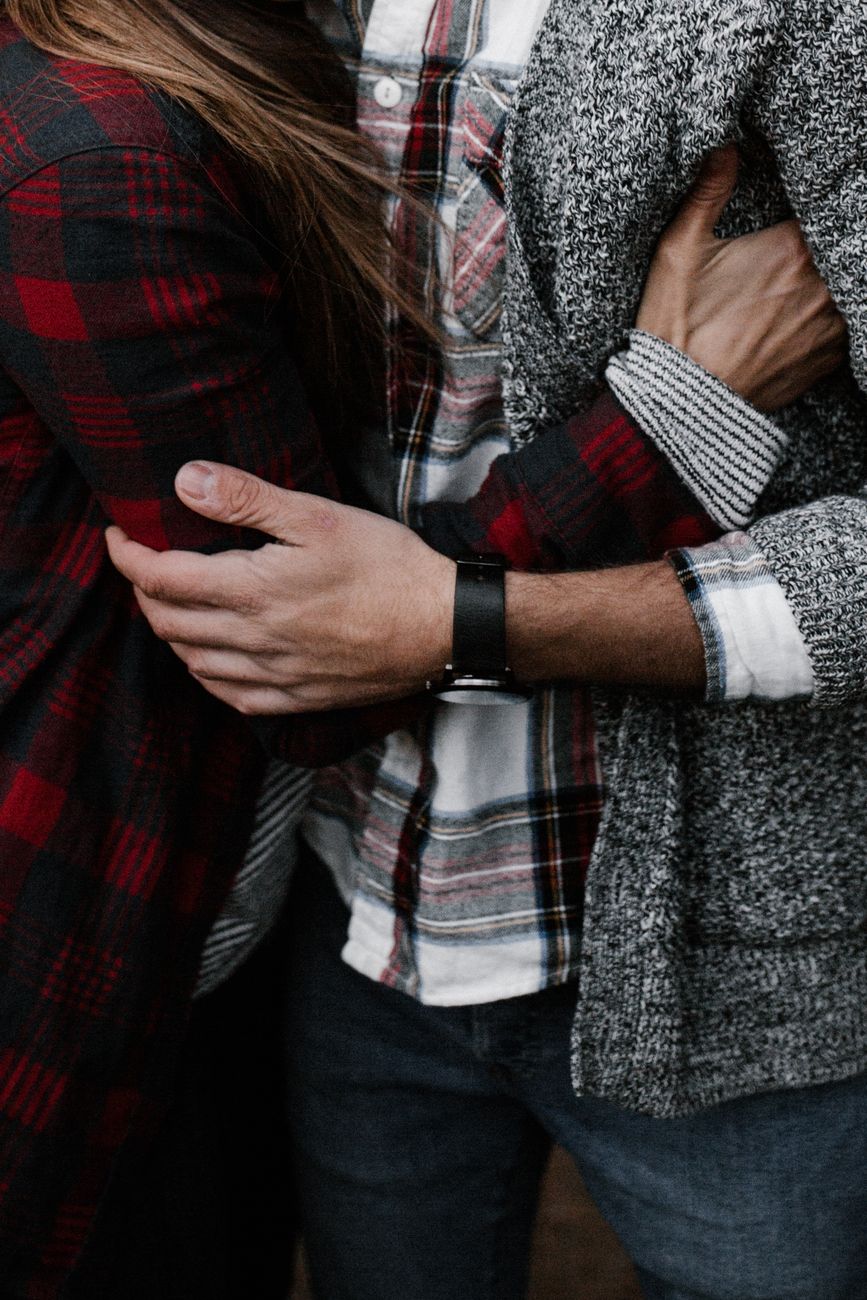Pareja abrazada