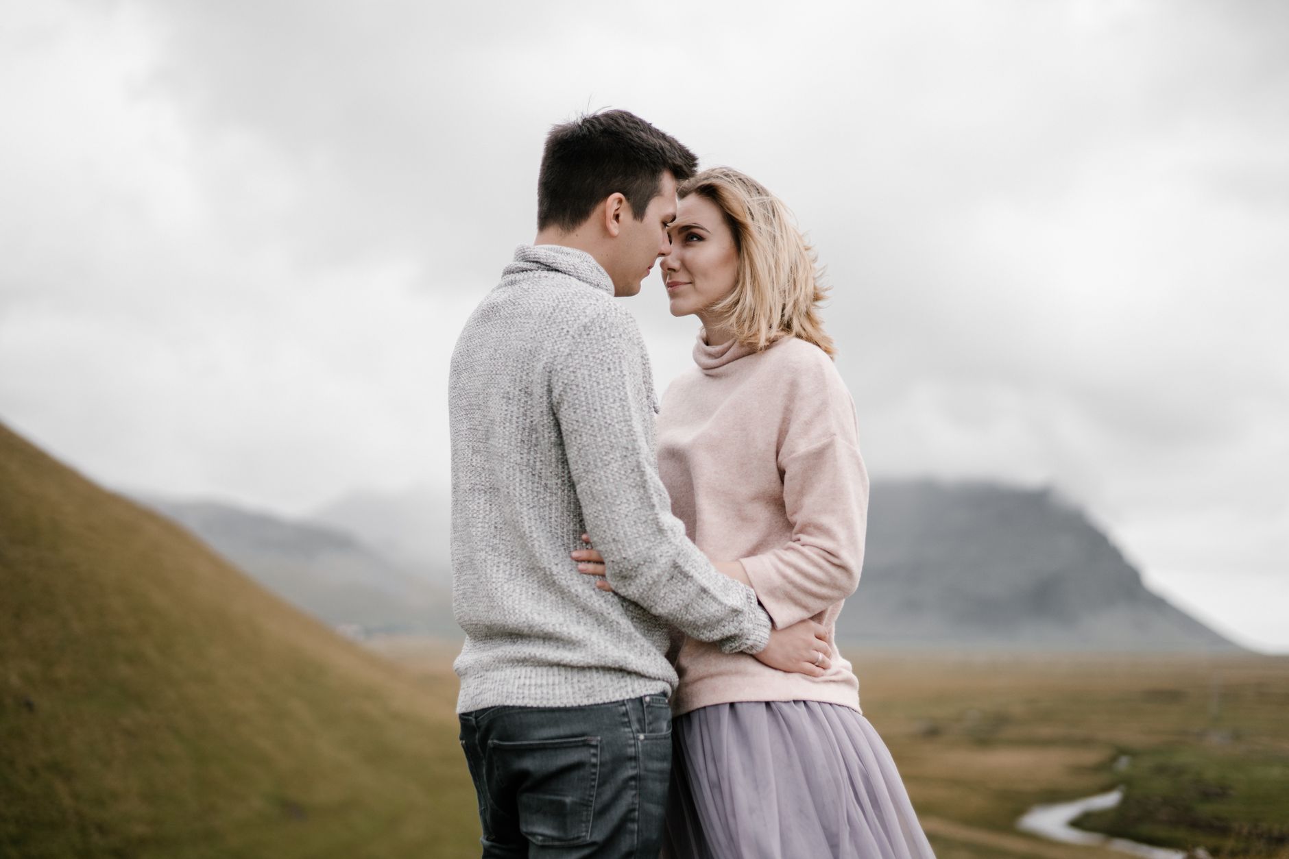 Pareja abrazada
