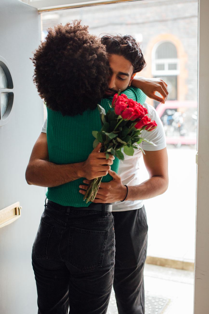 Pareja abrazada