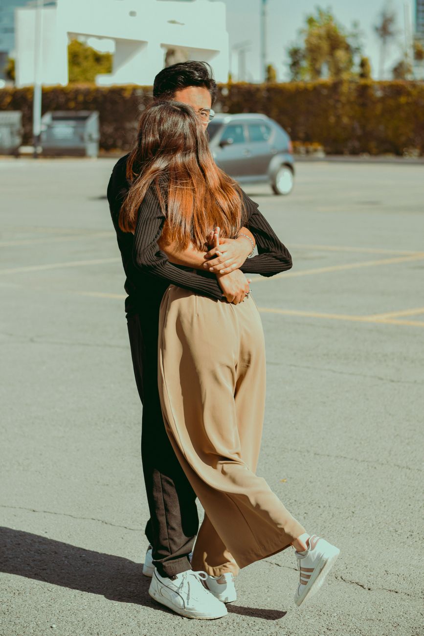Pareja abrazada