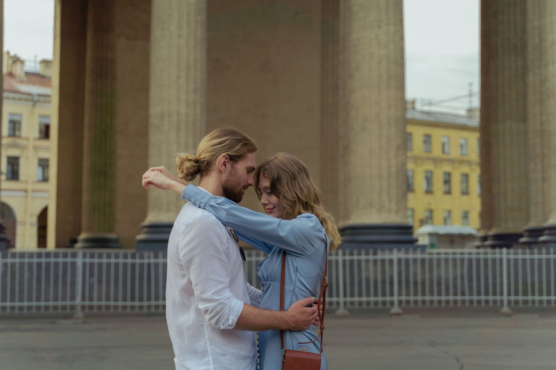 Pareja abrazada