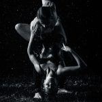 Pareja abrazada